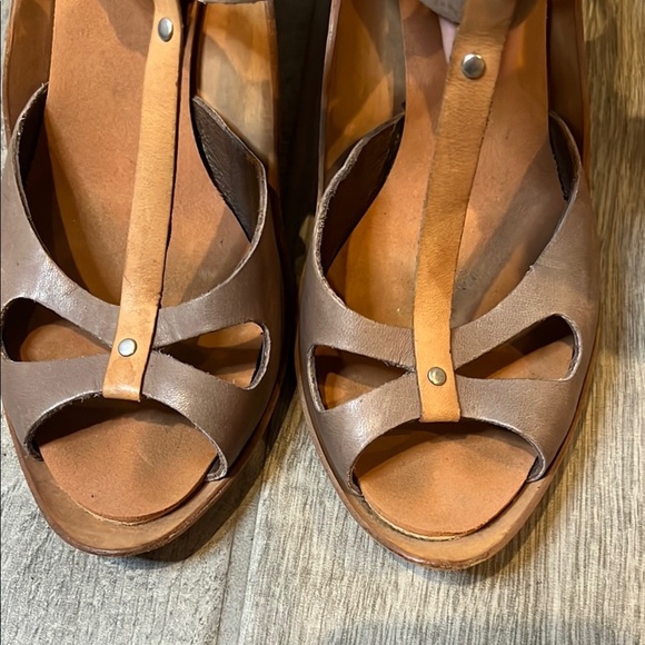 Camper Women's Taupe and Camel strappy Leather Sandals size 38 or US 7 1/2 - Picture 3 of 14